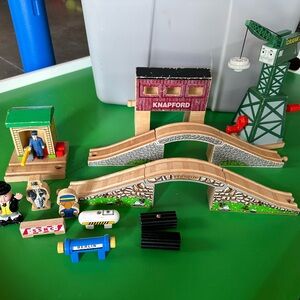Thomas & Friends Wooden Railway Cranky Knapford Covered Bridge Tunnel Maron